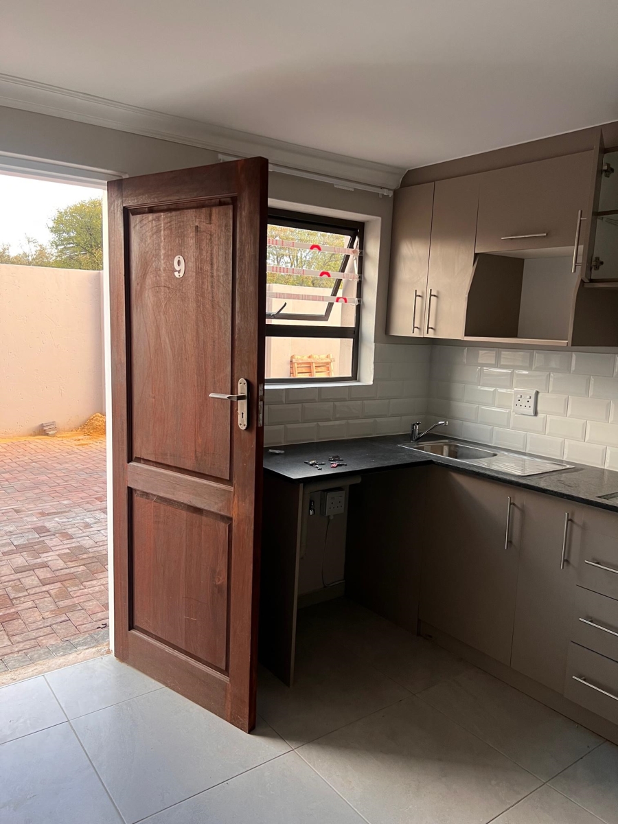 To Let 2 Bedroom Property for Rent in Kew Gauteng