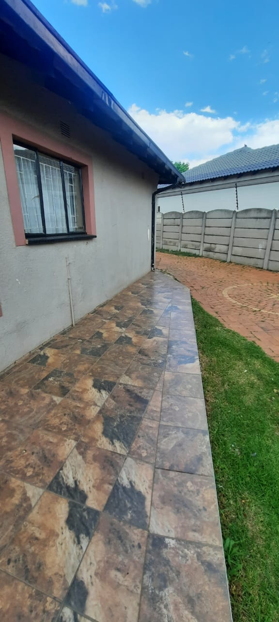 4 Bedroom Property for Sale in Crystal Park Gauteng