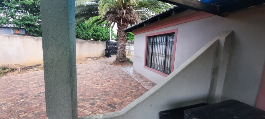 4 Bedroom Property for Sale in Crystal Park Gauteng