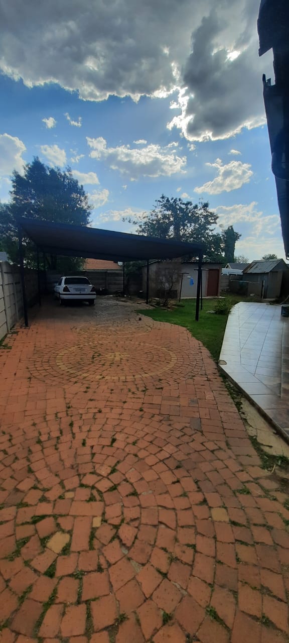 4 Bedroom Property for Sale in Crystal Park Gauteng