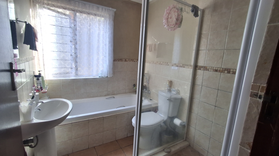 2 Bedroom Property for Sale in Montana Tuine Gauteng