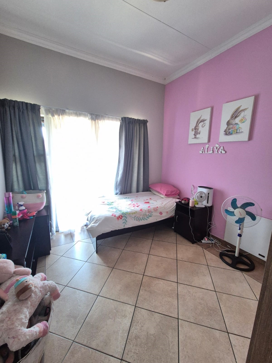 To Let 6 Bedroom Property for Rent in Montana Park Gauteng