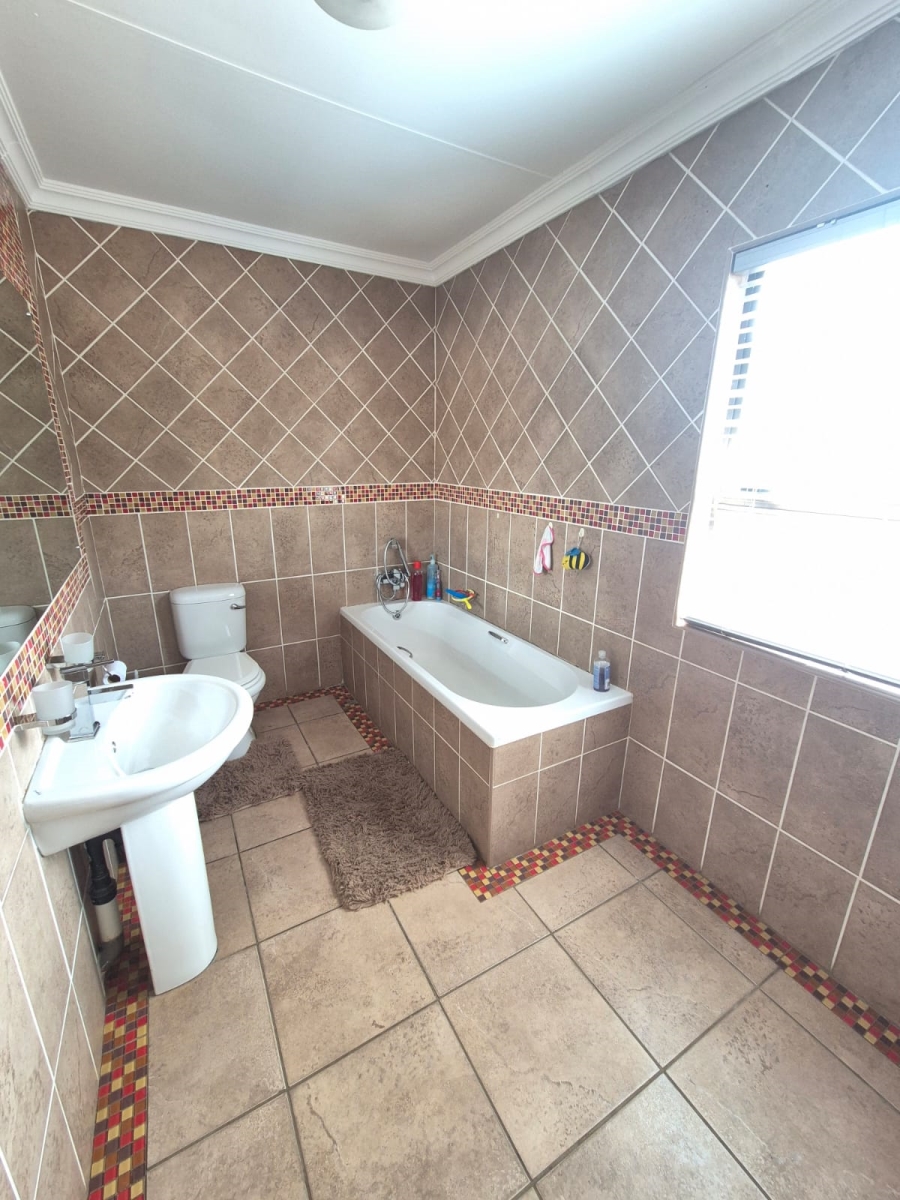 To Let 6 Bedroom Property for Rent in Montana Park Gauteng