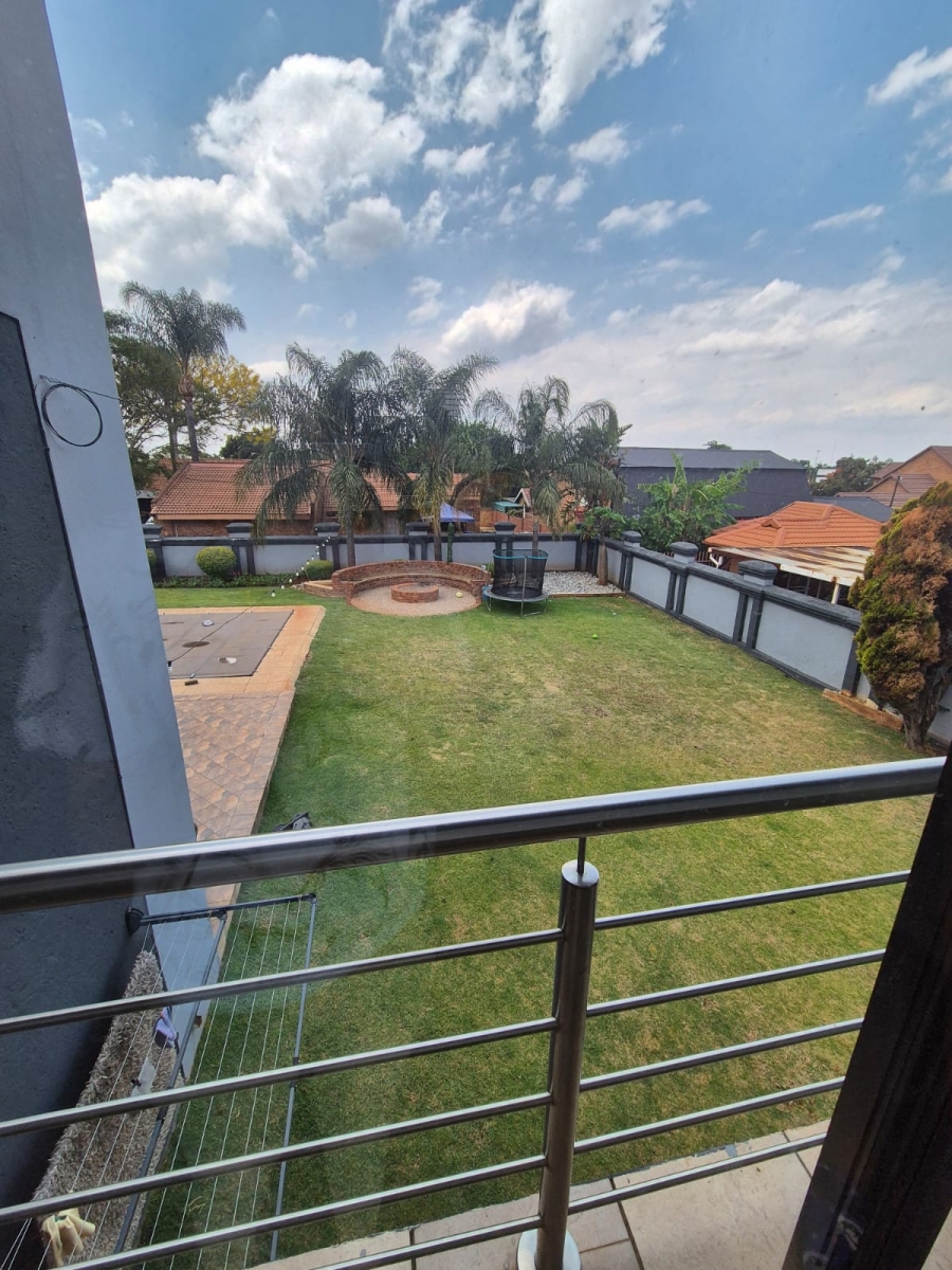 To Let 6 Bedroom Property for Rent in Montana Park Gauteng