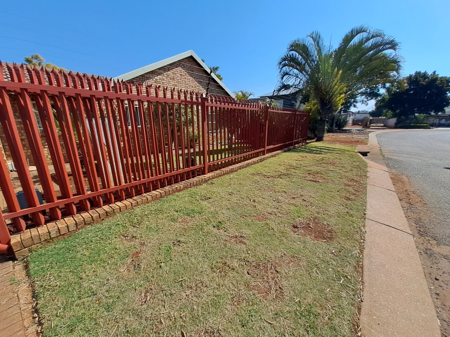 2 Bedroom Property for Sale in Annlin Gauteng