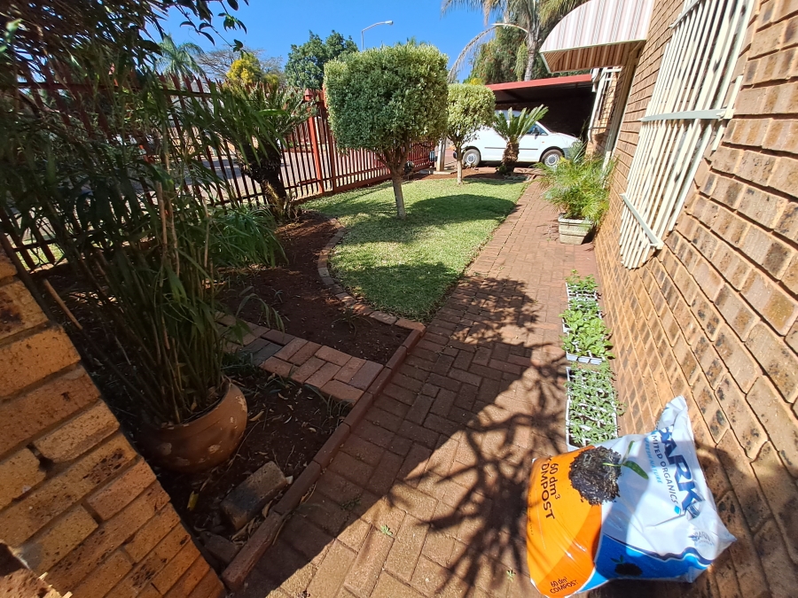 2 Bedroom Property for Sale in Annlin Gauteng