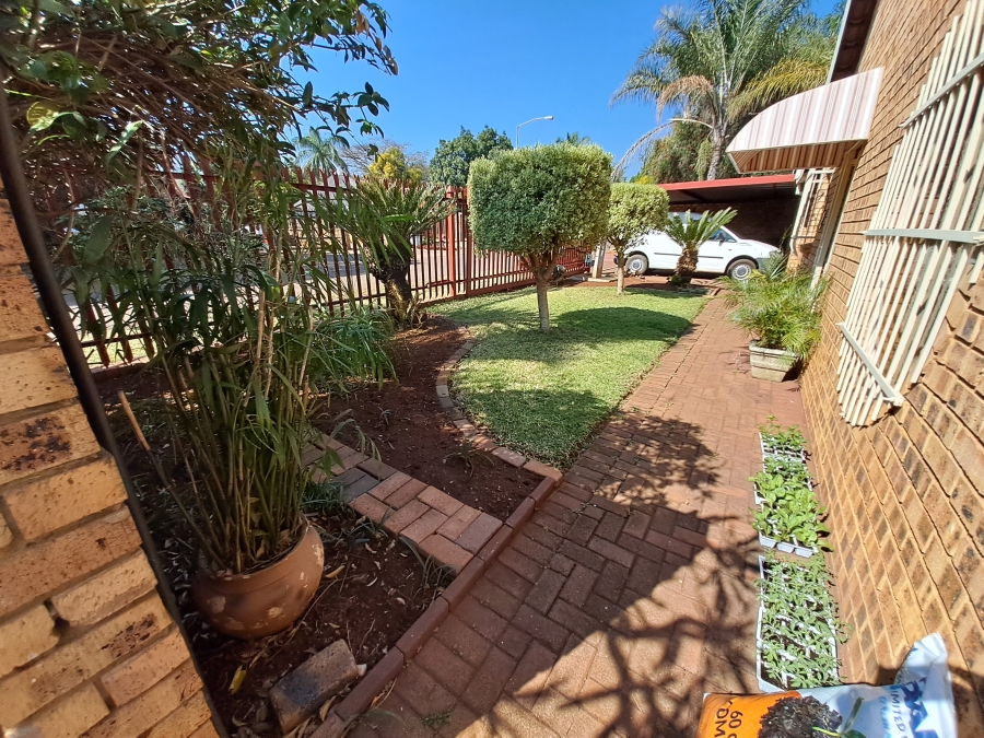 2 Bedroom Property for Sale in Annlin Gauteng