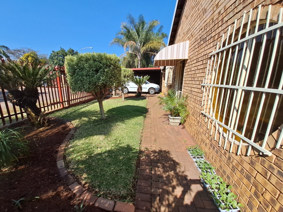 2 Bedroom Property for Sale in Annlin Gauteng