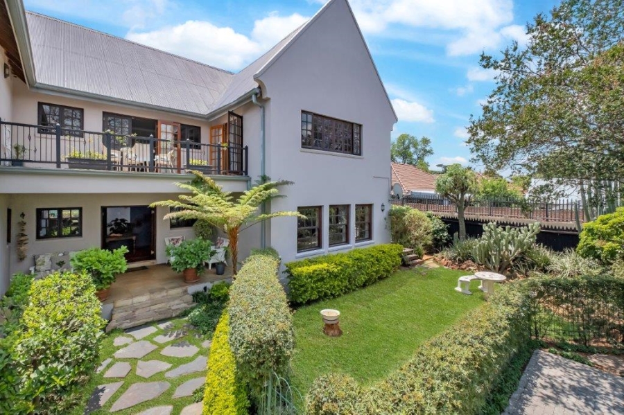 6 Bedroom Property for Sale in Linden Gauteng