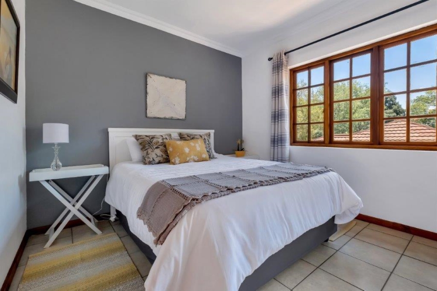 6 Bedroom Property for Sale in Linden Gauteng