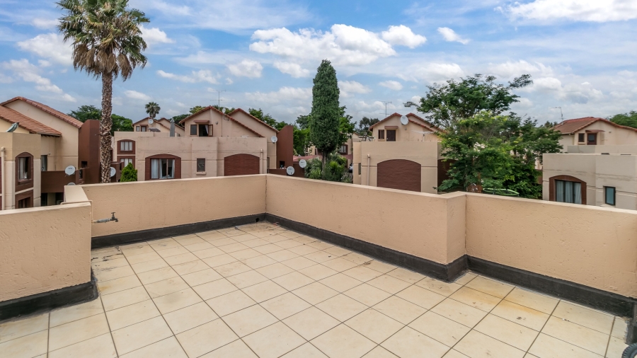 2 Bedroom Property for Sale in Bromhof Gauteng