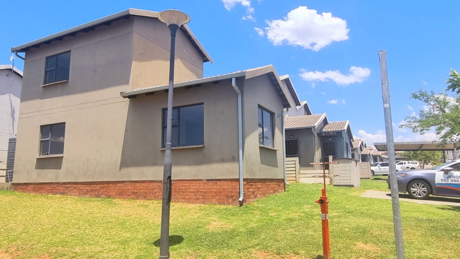 3 Bedroom Property for Sale in Noordwyk Gauteng