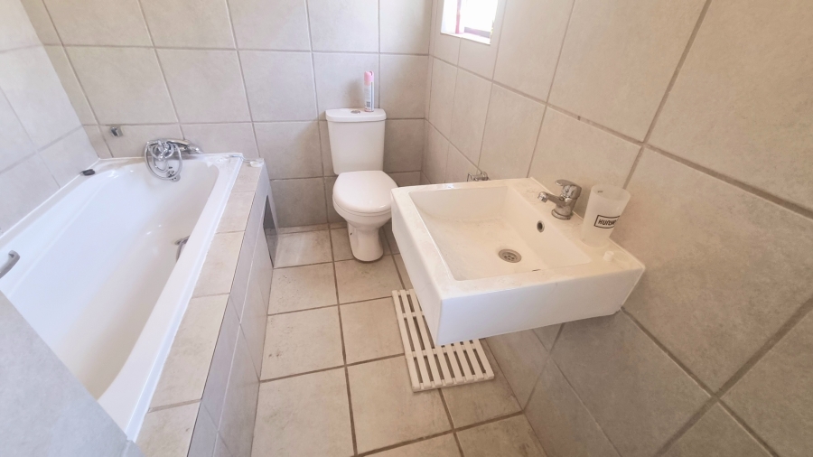 3 Bedroom Property for Sale in Noordwyk Gauteng