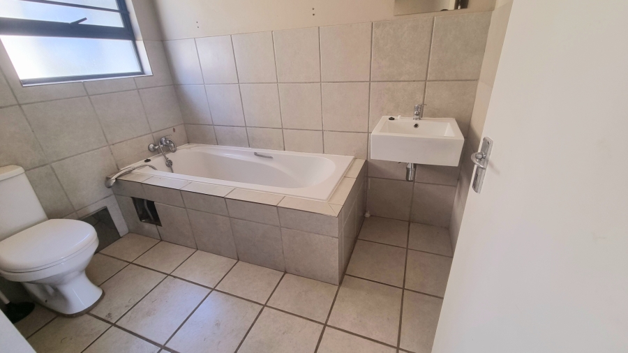 3 Bedroom Property for Sale in Noordwyk Gauteng