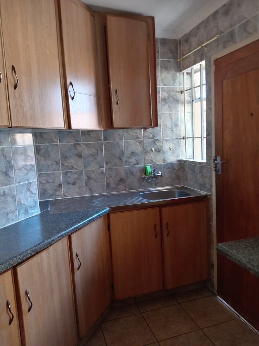 To Let 2 Bedroom Property for Rent in Bonaero Park Gauteng