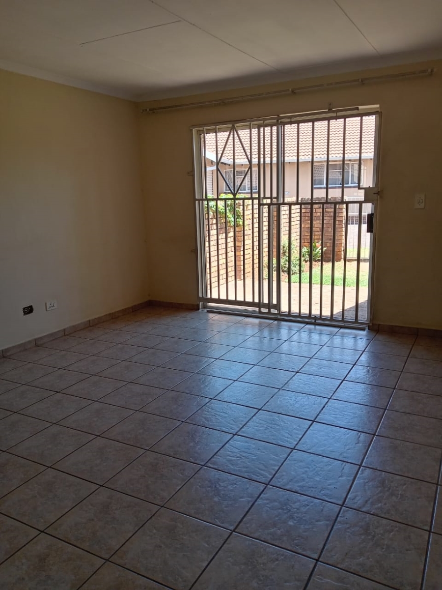 To Let 2 Bedroom Property for Rent in Bonaero Park Gauteng