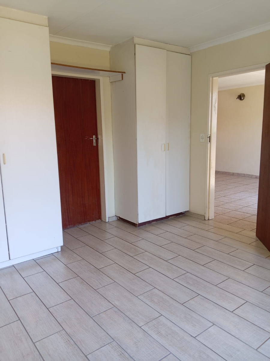 To Let 2 Bedroom Property for Rent in Bonaero Park Gauteng