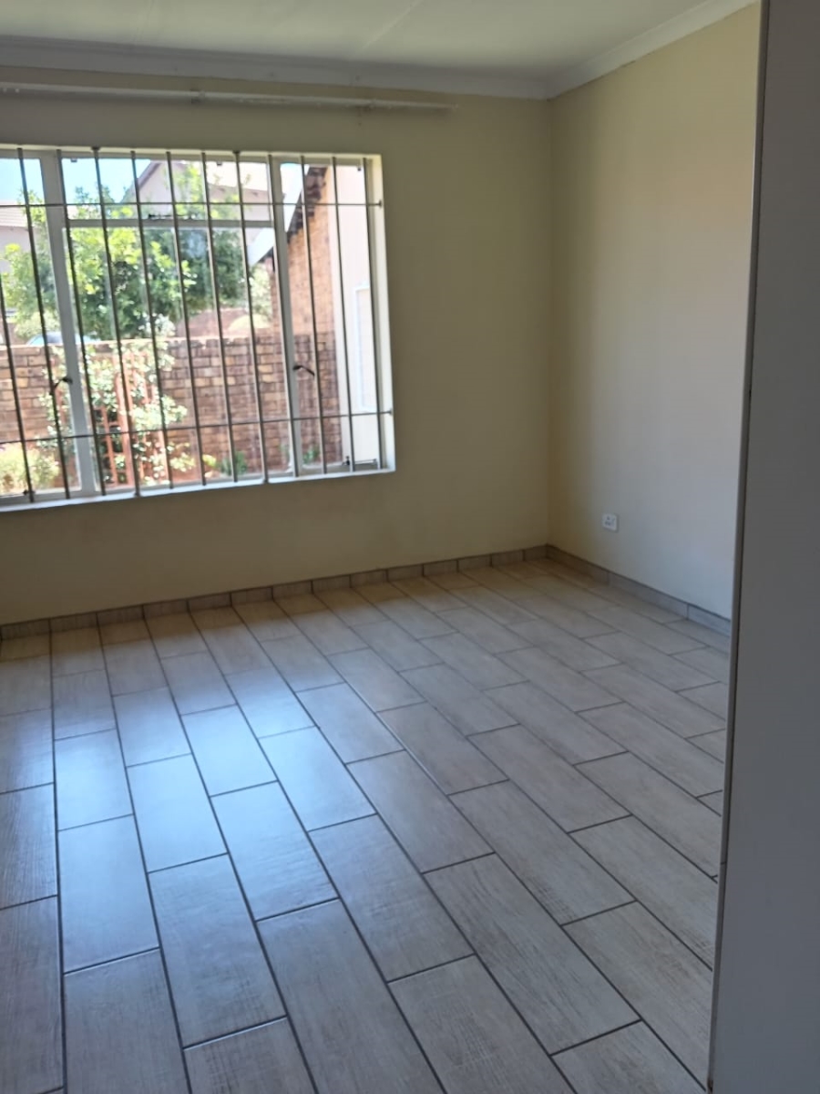 To Let 2 Bedroom Property for Rent in Bonaero Park Gauteng