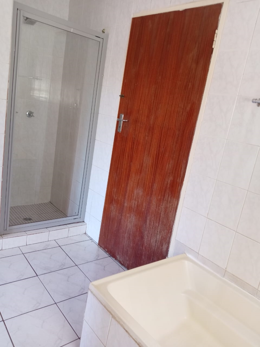 To Let 2 Bedroom Property for Rent in Bonaero Park Gauteng