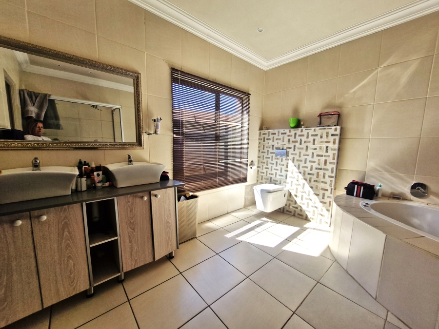 4 Bedroom Property for Sale in Equestria Gauteng