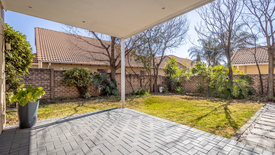 To Let 4 Bedroom Property for Rent in Broadacres Gauteng