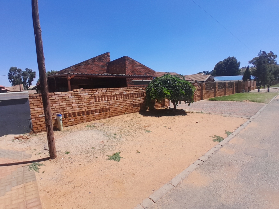 4 Bedroom Property for Sale in Kagiso Gauteng