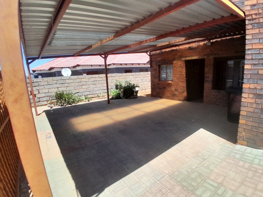 4 Bedroom Property for Sale in Kagiso Gauteng