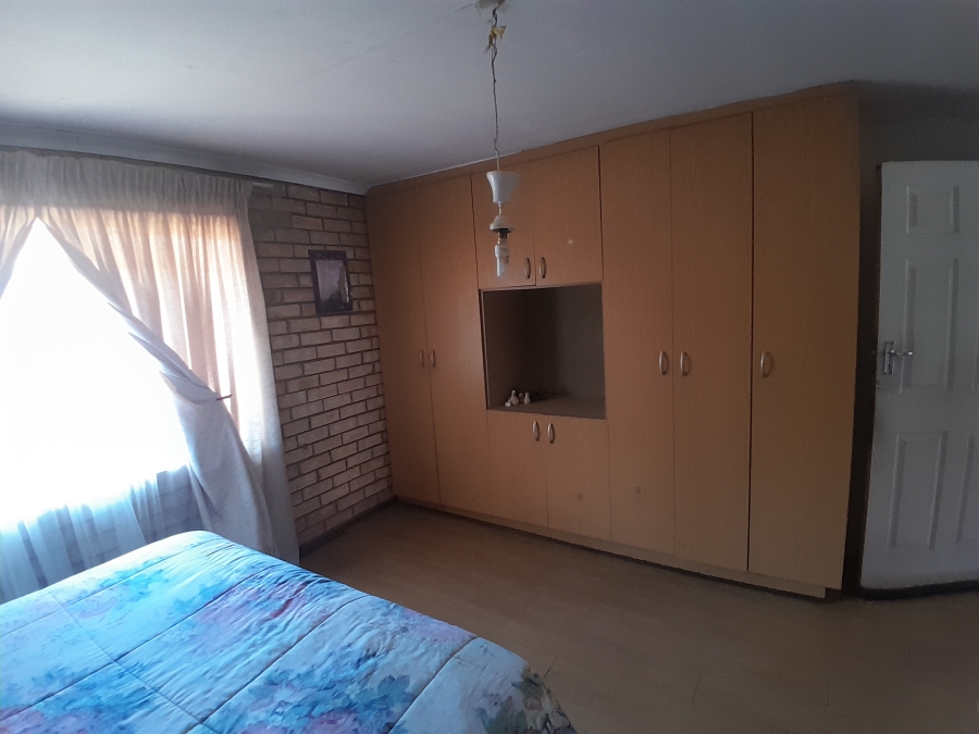 4 Bedroom Property for Sale in Kagiso Gauteng