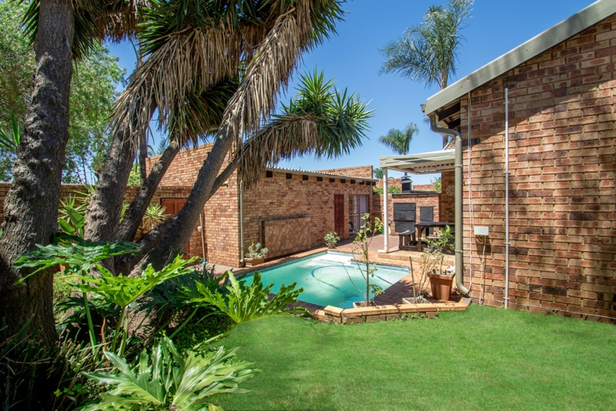 3 Bedroom Property for Sale in Little Falls Gauteng