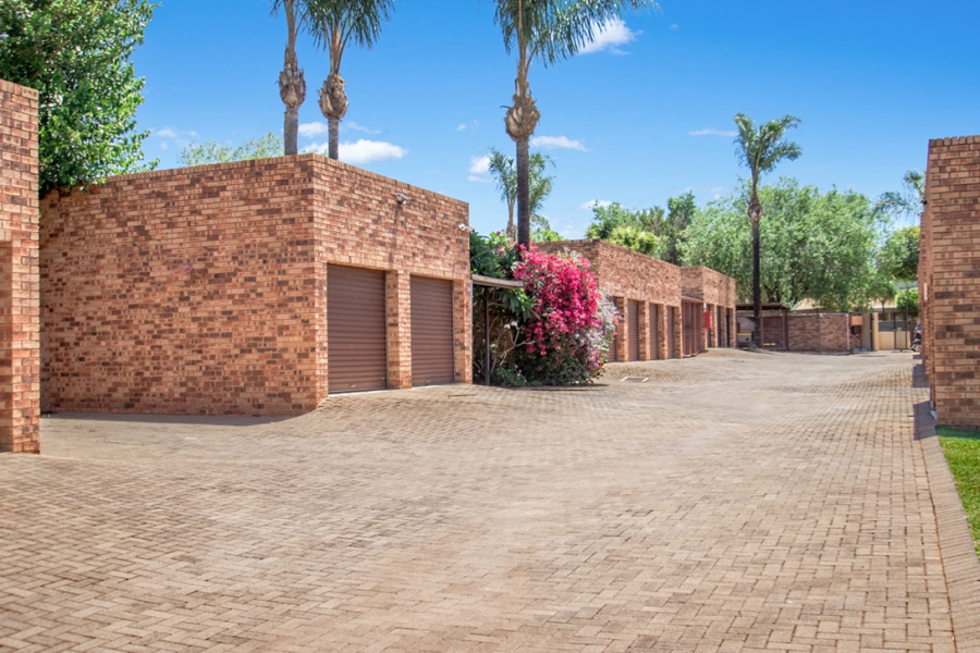 3 Bedroom Property for Sale in Little Falls Gauteng