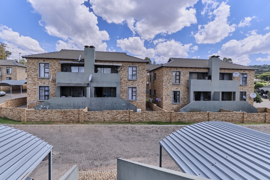 2 Bedroom Property for Sale in Helderkruin Gauteng