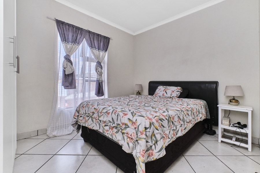 2 Bedroom Property for Sale in Helderkruin Gauteng