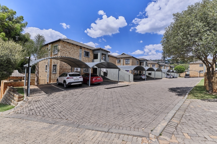 2 Bedroom Property for Sale in Helderkruin Gauteng