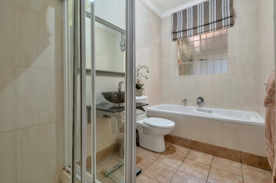 3 Bedroom Property for Sale in Sandhurst Gauteng