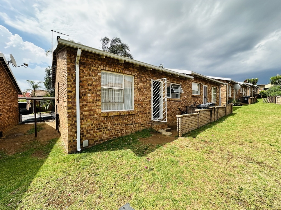 2 Bedroom Property for Sale in Liefde en Vrede Gauteng