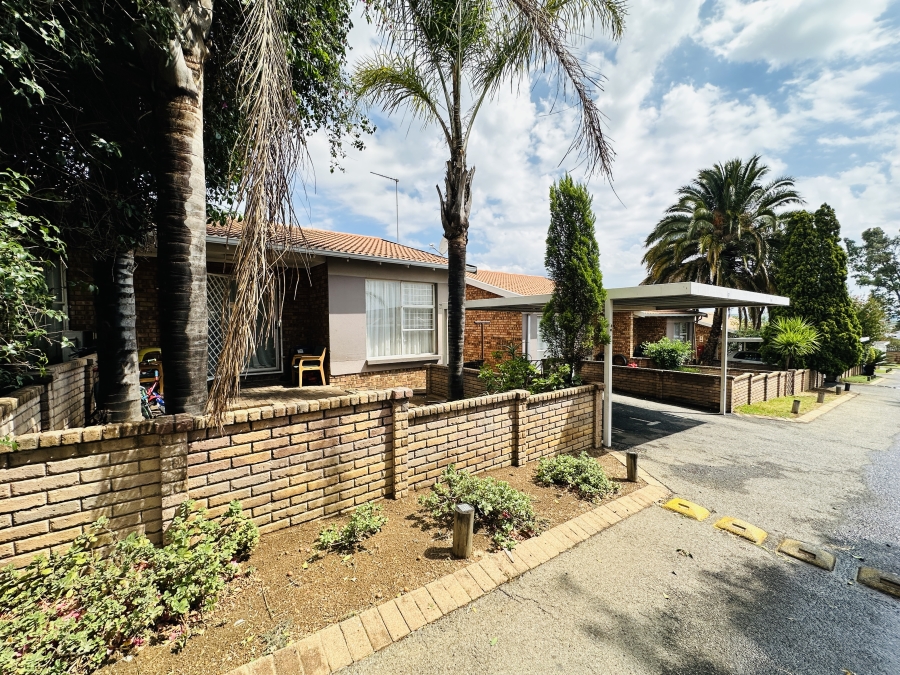 2 Bedroom Property for Sale in Liefde en Vrede Gauteng