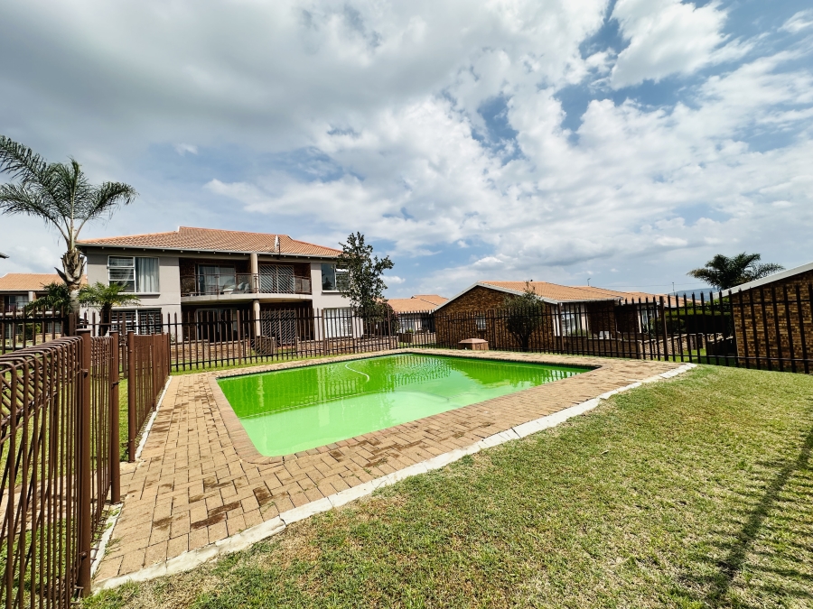 2 Bedroom Property for Sale in Liefde en Vrede Gauteng