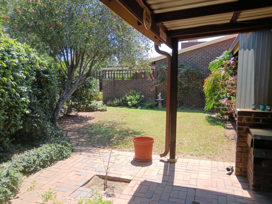 3 Bedroom Property for Sale in Brackenhurst Gauteng