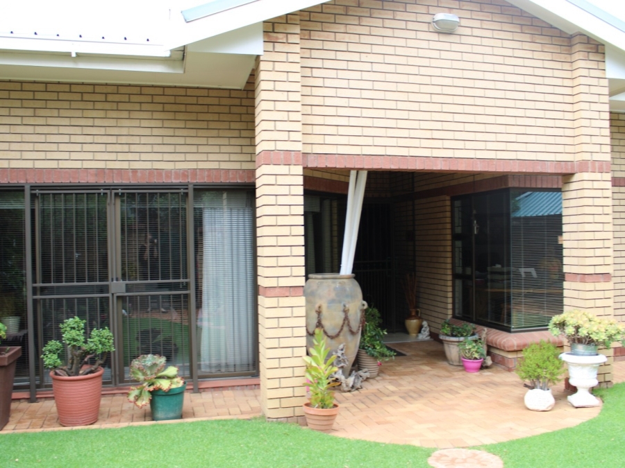 12 Bedroom Property for Sale in Westdene Gauteng