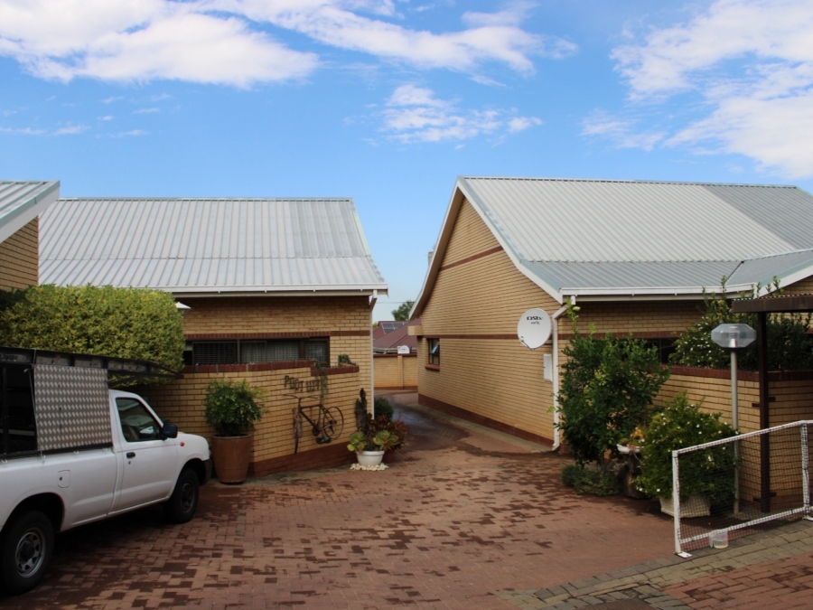 12 Bedroom Property for Sale in Westdene Gauteng