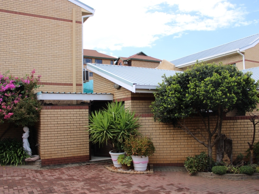 12 Bedroom Property for Sale in Westdene Gauteng