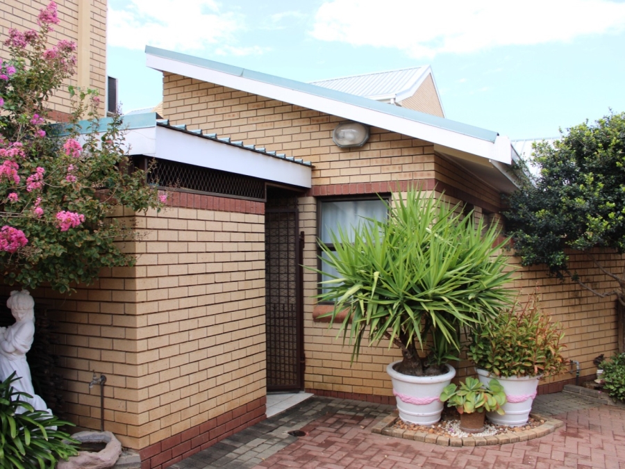 12 Bedroom Property for Sale in Westdene Gauteng