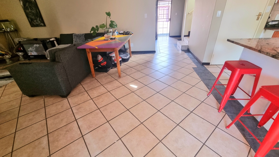 To Let 3 Bedroom Property for Rent in Crescent Wood Country Estate Gauteng