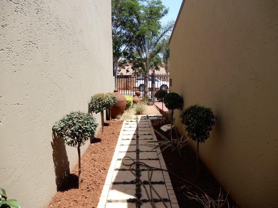 3 Bedroom Property for Sale in Eldoraigne Gauteng