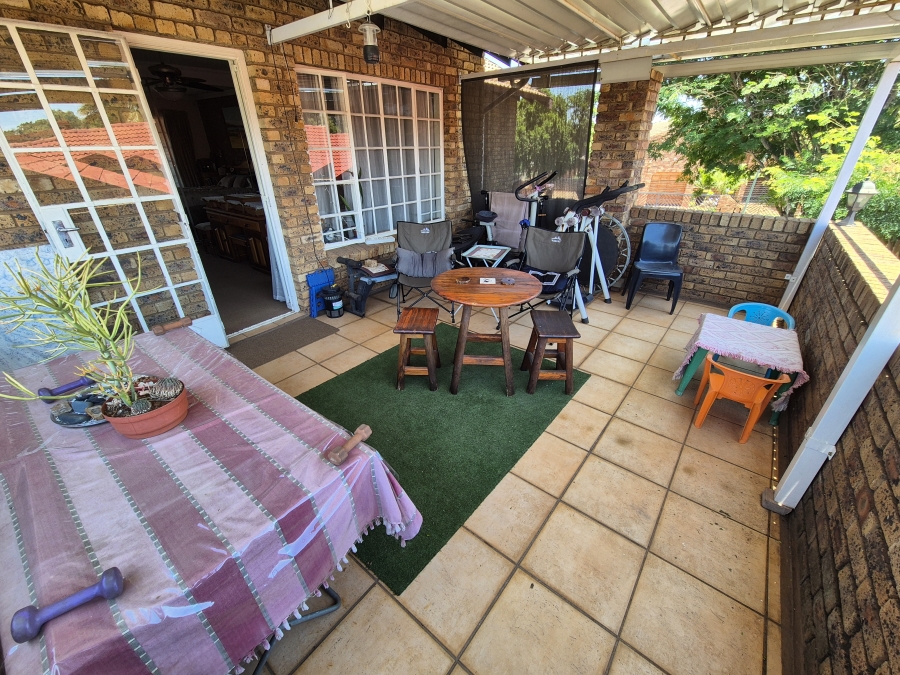 4 Bedroom Property for Sale in Eldoraigne Gauteng