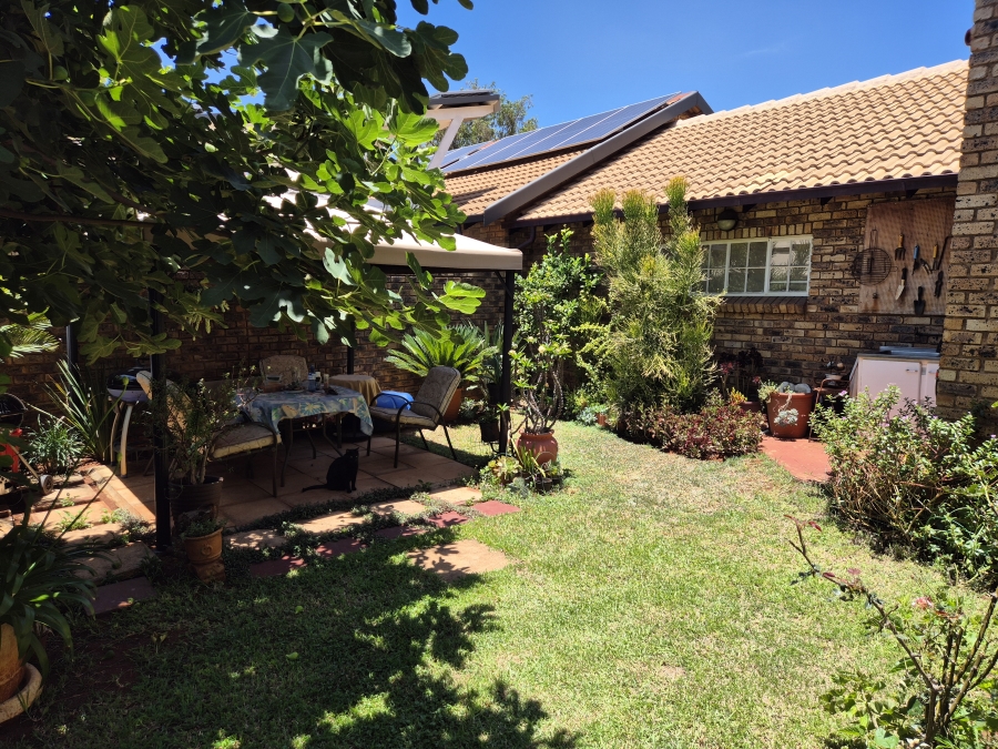 4 Bedroom Property for Sale in Eldoraigne Gauteng