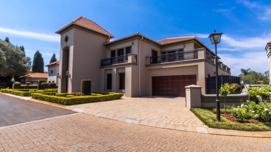 6 Bedroom Property for Sale in Faerie Glen Gauteng