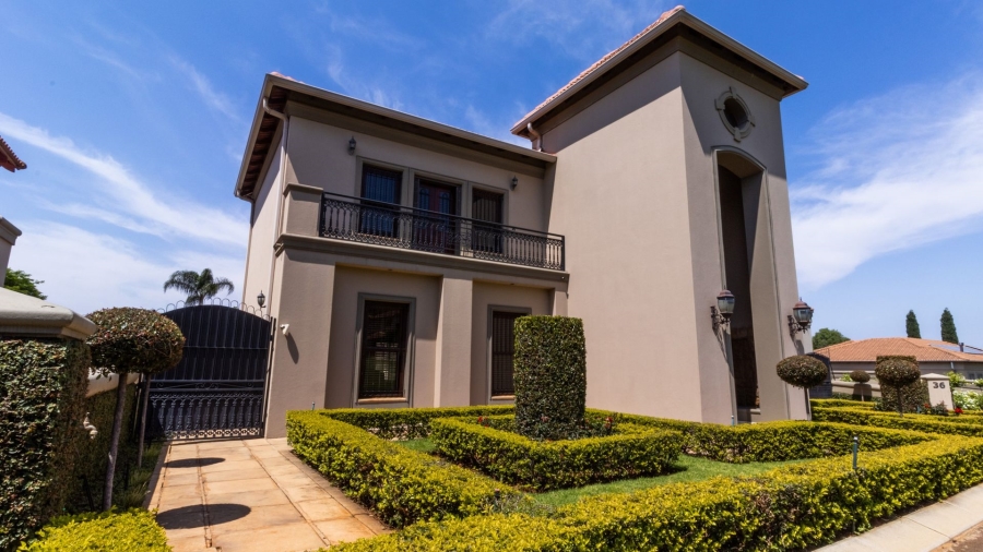 6 Bedroom Property for Sale in Faerie Glen Gauteng