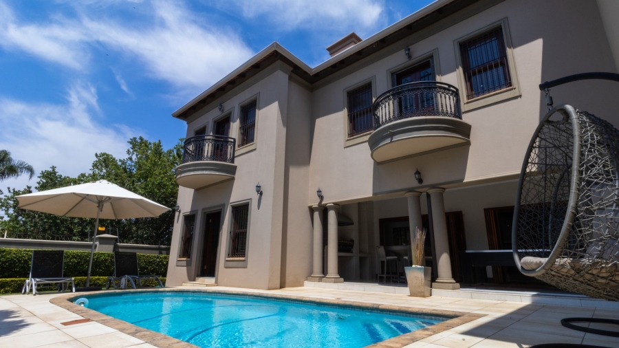 6 Bedroom Property for Sale in Faerie Glen Gauteng