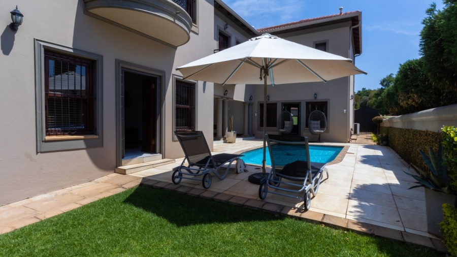 6 Bedroom Property for Sale in Faerie Glen Gauteng